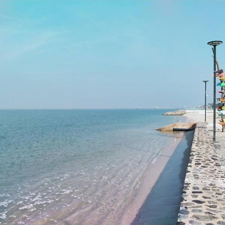 Bangsaen Beach Walk Boutique Resort מראה חיצוני תמונה