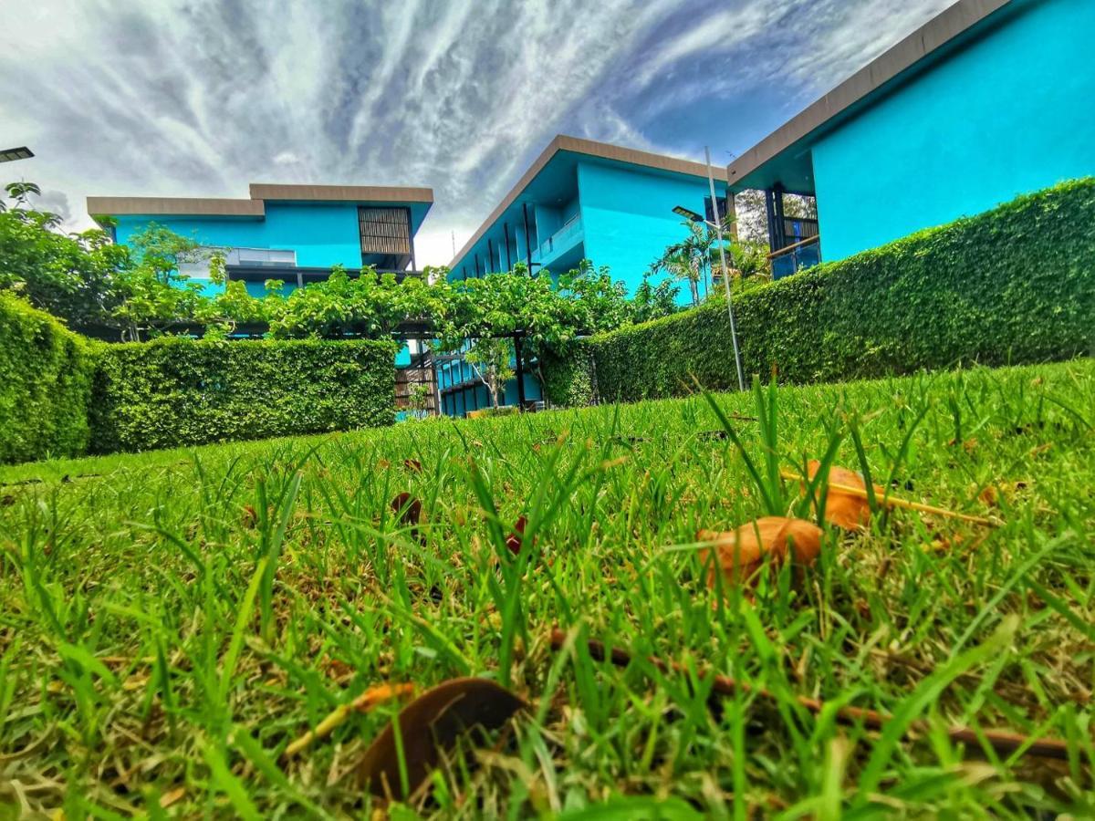 Bangsaen Beach Walk Boutique Resort מראה חיצוני תמונה